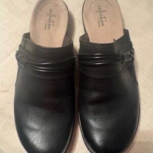 Black leather Clarks clogs #leatherclogs